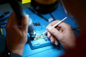 Kurs naprawy telefonów – Serwis24