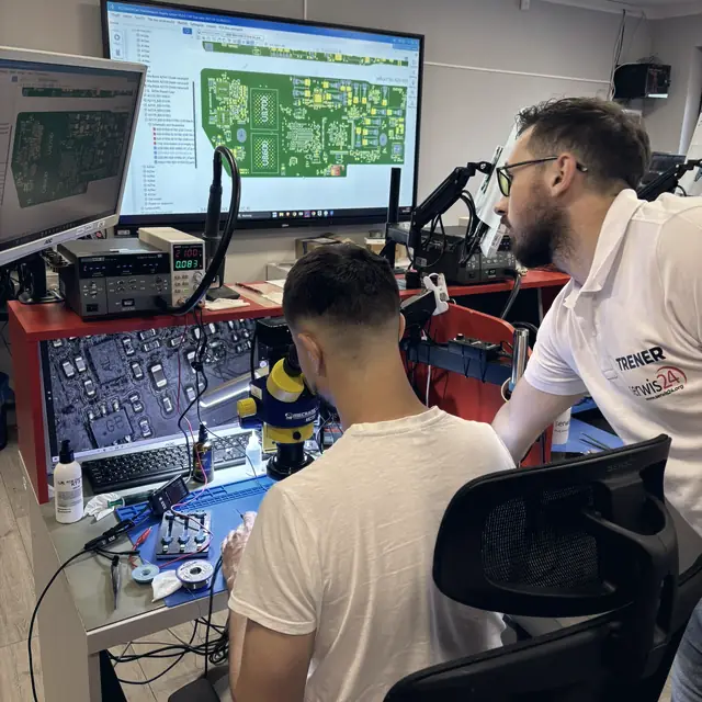Szkolenie MacBook Advance — diagnostyka płyty głównej MacBooka z trenerem Serwis24